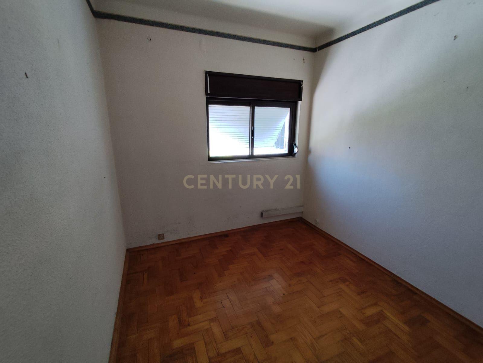 Excelente Oportunidade de investimento! T3 nos Olivais Sul em Localização Privilegiada! - Image 6